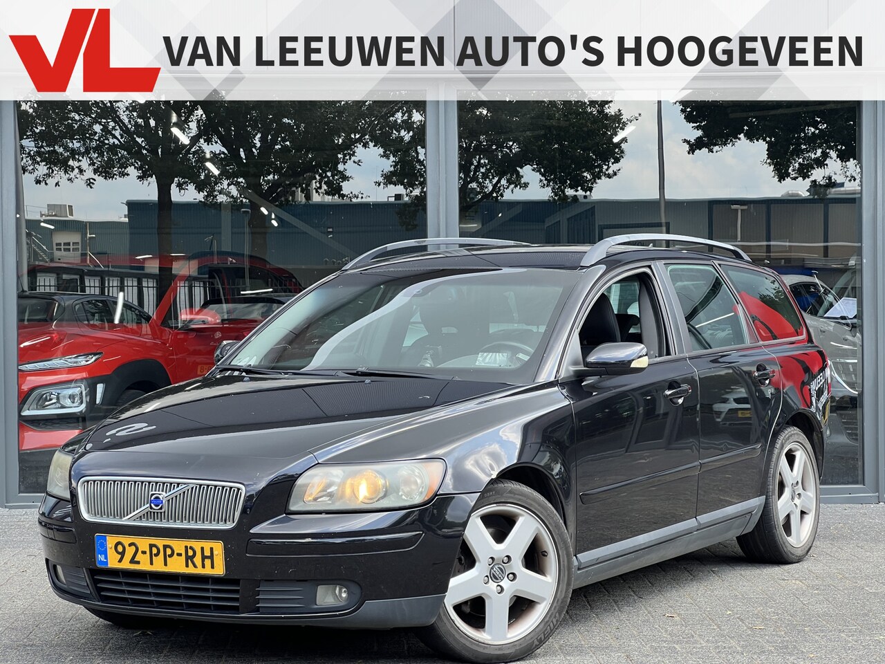 Volvo V50 - 2.4i Momentum | Lees tekst | Airco | Cruise | Trekhaak - AutoWereld.nl