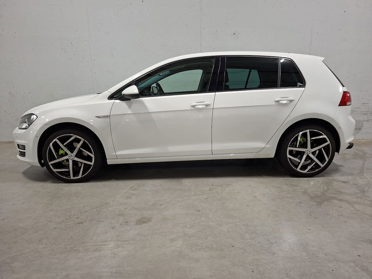 Volkswagen Golf - 1.2 TSI Edition R-line 5drs Navi Clima Cruise Trekhaak - AutoWereld.nl