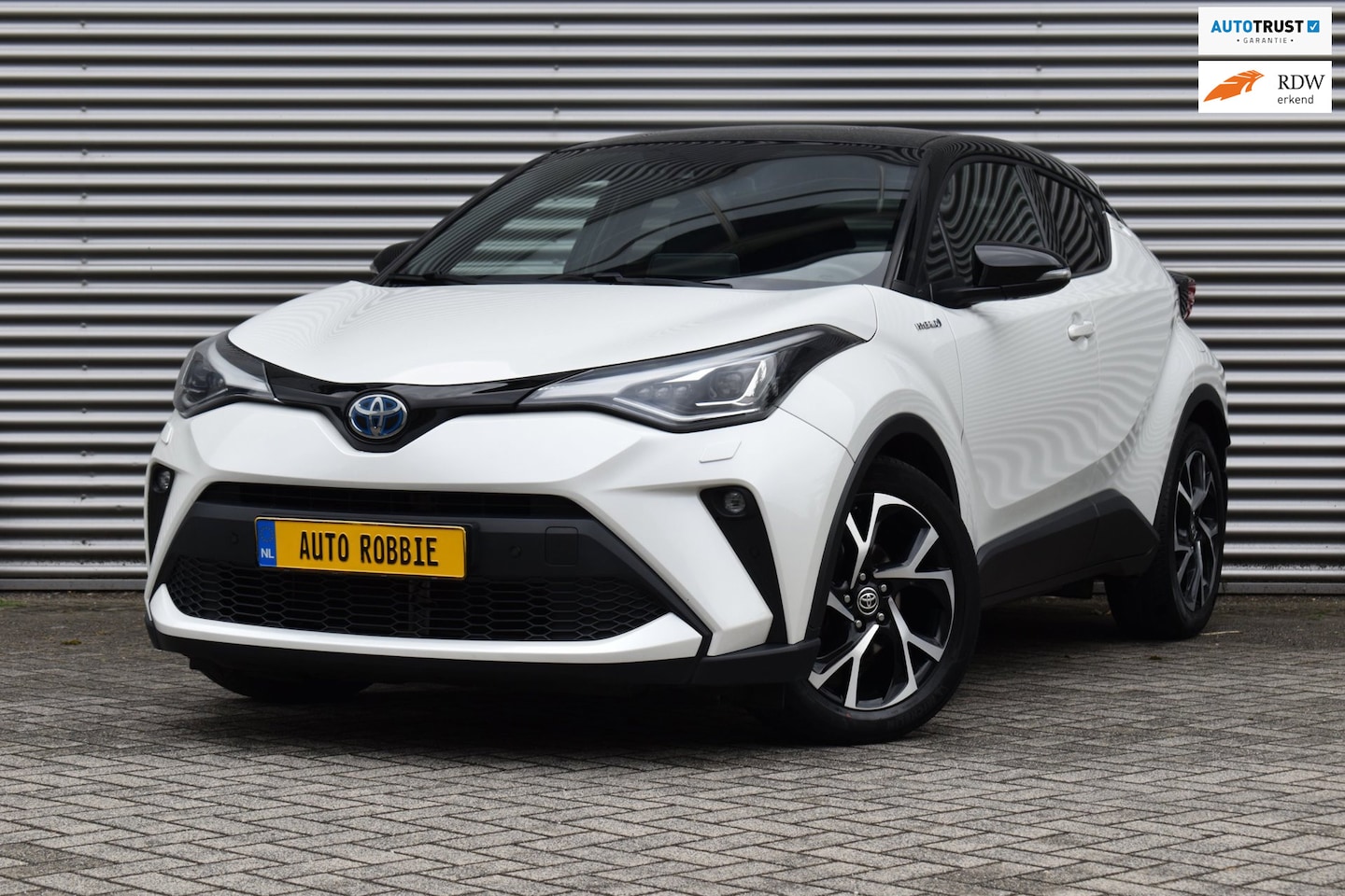 Toyota C-HR - 1.8 Hybrid Bi-Tone 1.8 Hybrid Bi-Tone, Airco, Ecc, Acc, Cruise, Camera. - AutoWereld.nl