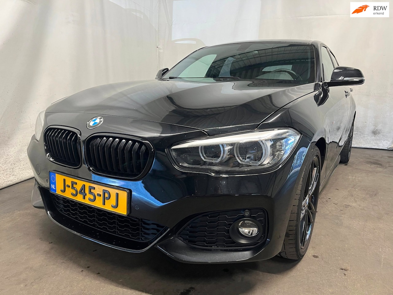 BMW 1-serie - 118i Edition M Sport Shadow High Executive - Schade - AutoWereld.nl