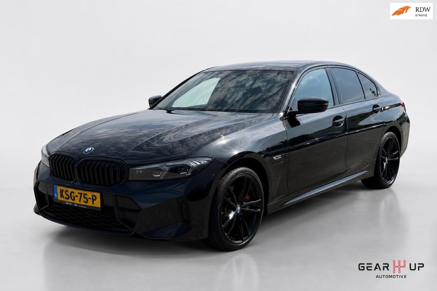 BMW 3-serie - 330e M SPORT|WIDESCREEN|KEYLESS|LED|LEER|HUD|BTW| - AutoWereld.nl