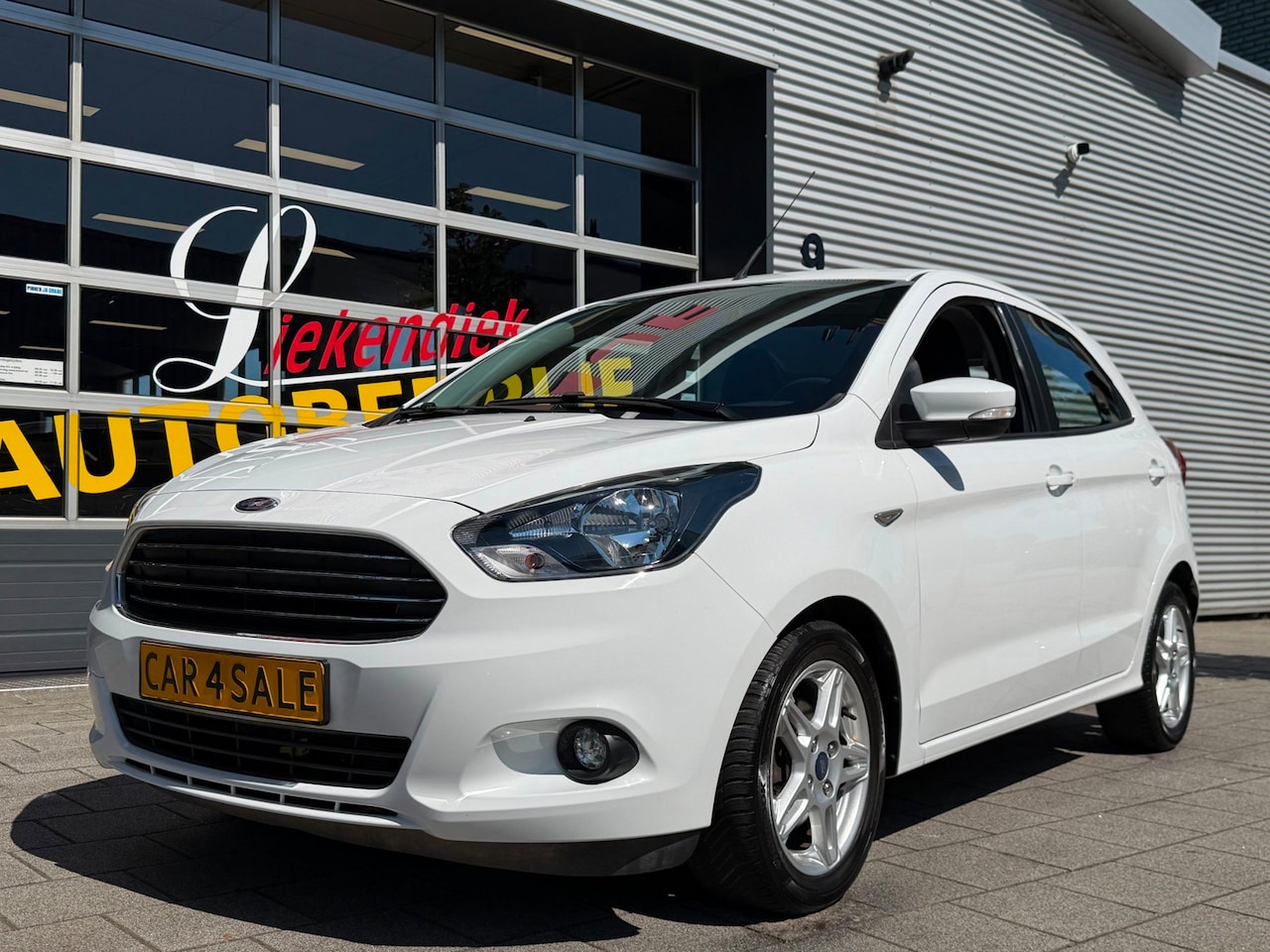 Ford Ka - 1.2 Trend Ultimate White 5Drs - 62.000 KM - Airco I Sport velgen I PDC I Dealer onderhoude - AutoWereld.nl