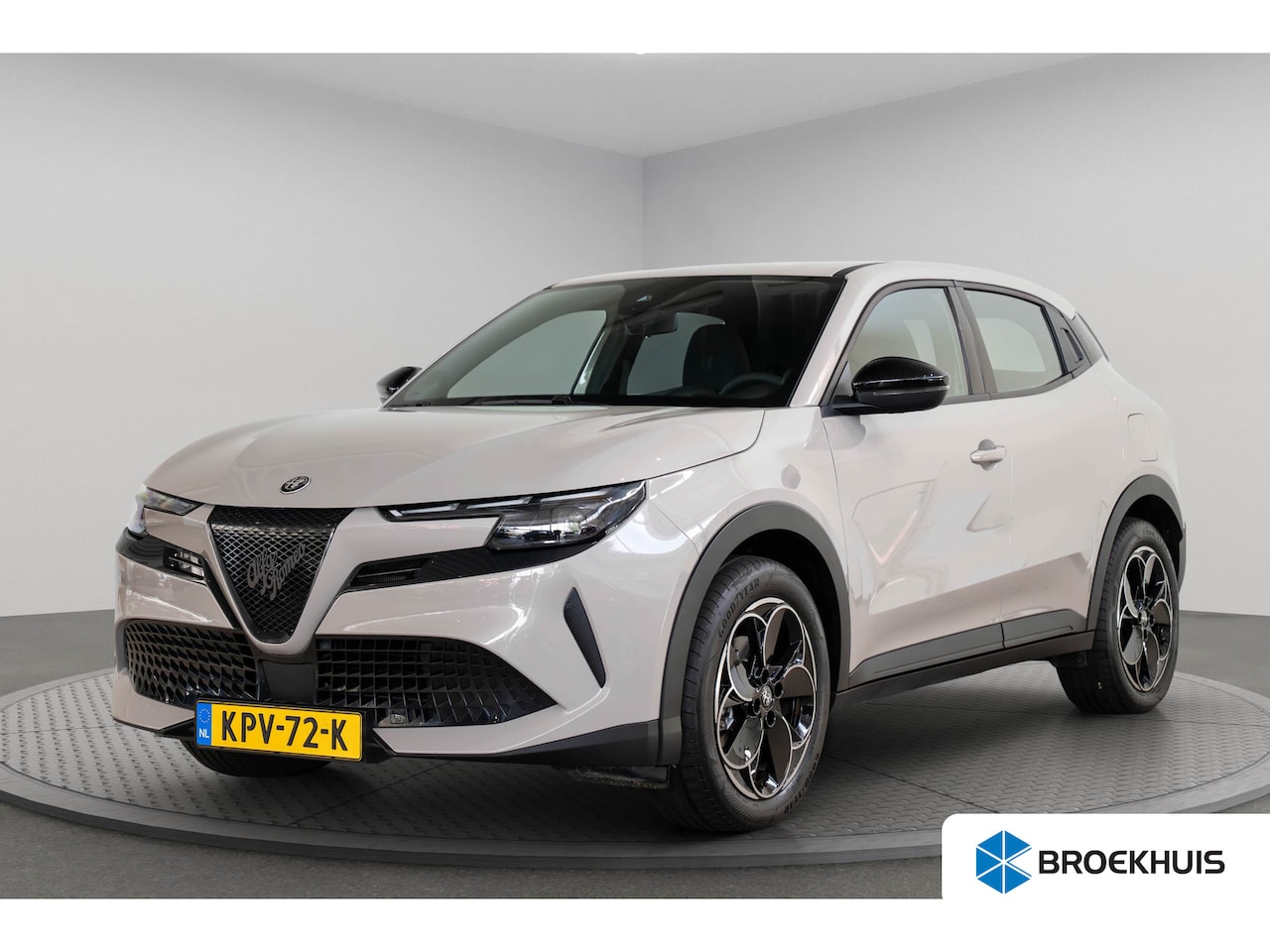 Alfa Romeo Junior - Elettrica 54 kWh | Apple Carplay & Android Auto | Parkeesensoren | Keyless | Climate Contr - AutoWereld.nl
