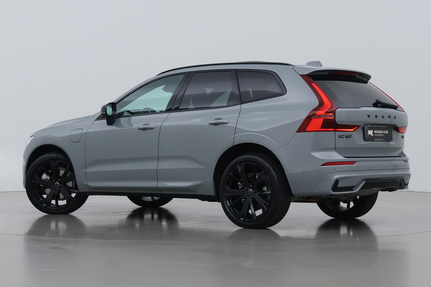 Volvo XC60 - T6 Plug-in hybrid Plus Black Edition | ACC | Bowers&Wilkins | Panoramadak | Trekhaak | 360 - AutoWereld.nl