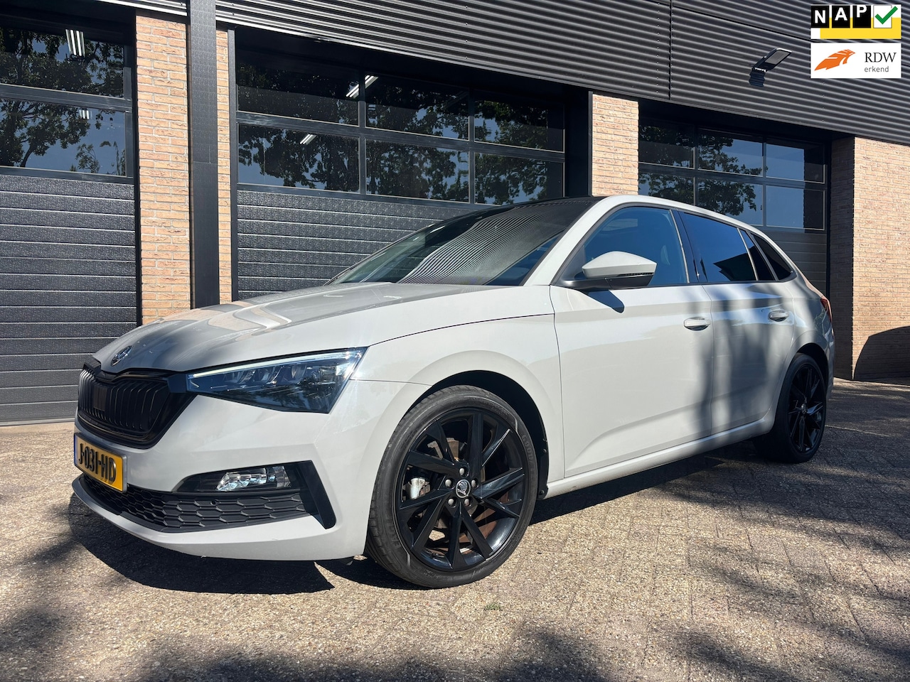 Skoda Scala - 1.0 TSI Sport Business Black pack Pano Digi - AutoWereld.nl