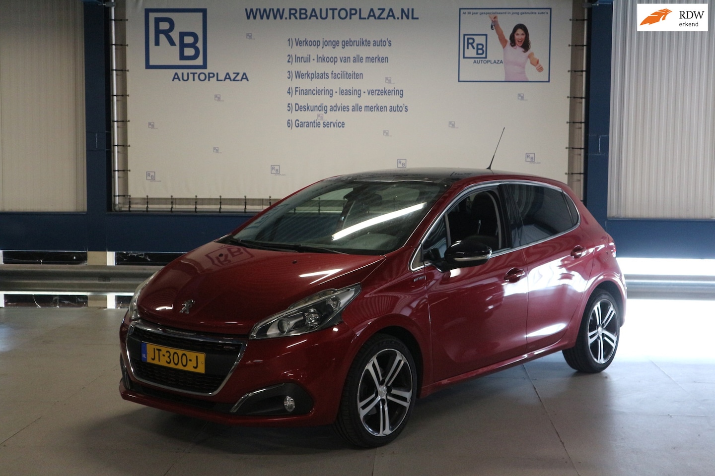 Peugeot 208 - 1.2 PureTech GT-line / PANO / LEER / CLIMA / 17 INCH ! ! ! - AutoWereld.nl