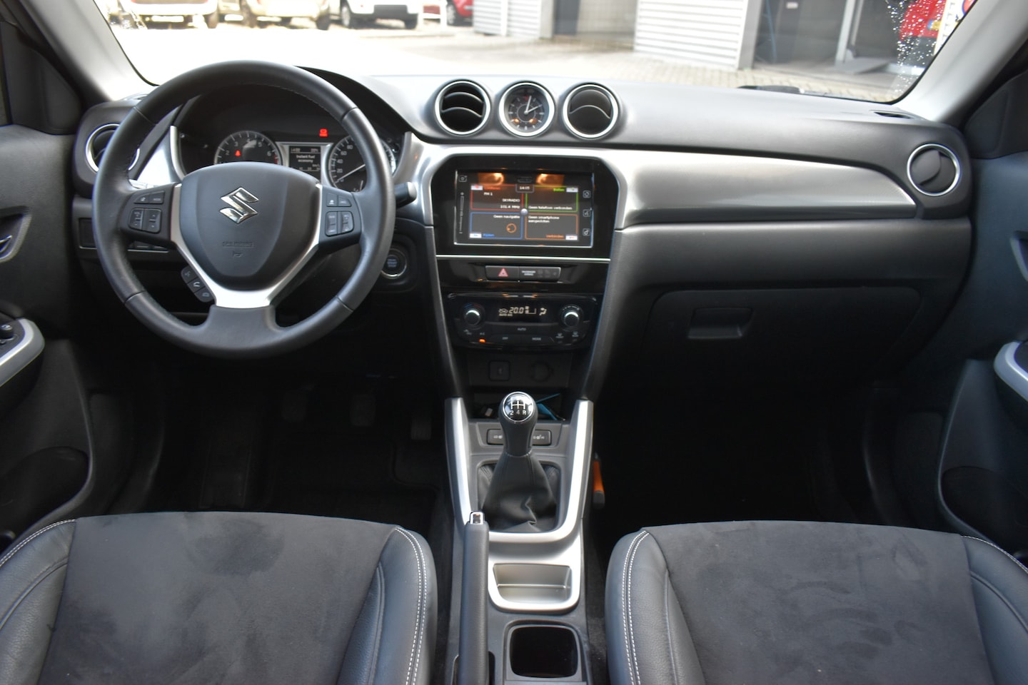 Suzuki Vitara - 1.6 High Executive 120pk | Airco | Cruise Control | Navigatie | - AutoWereld.nl