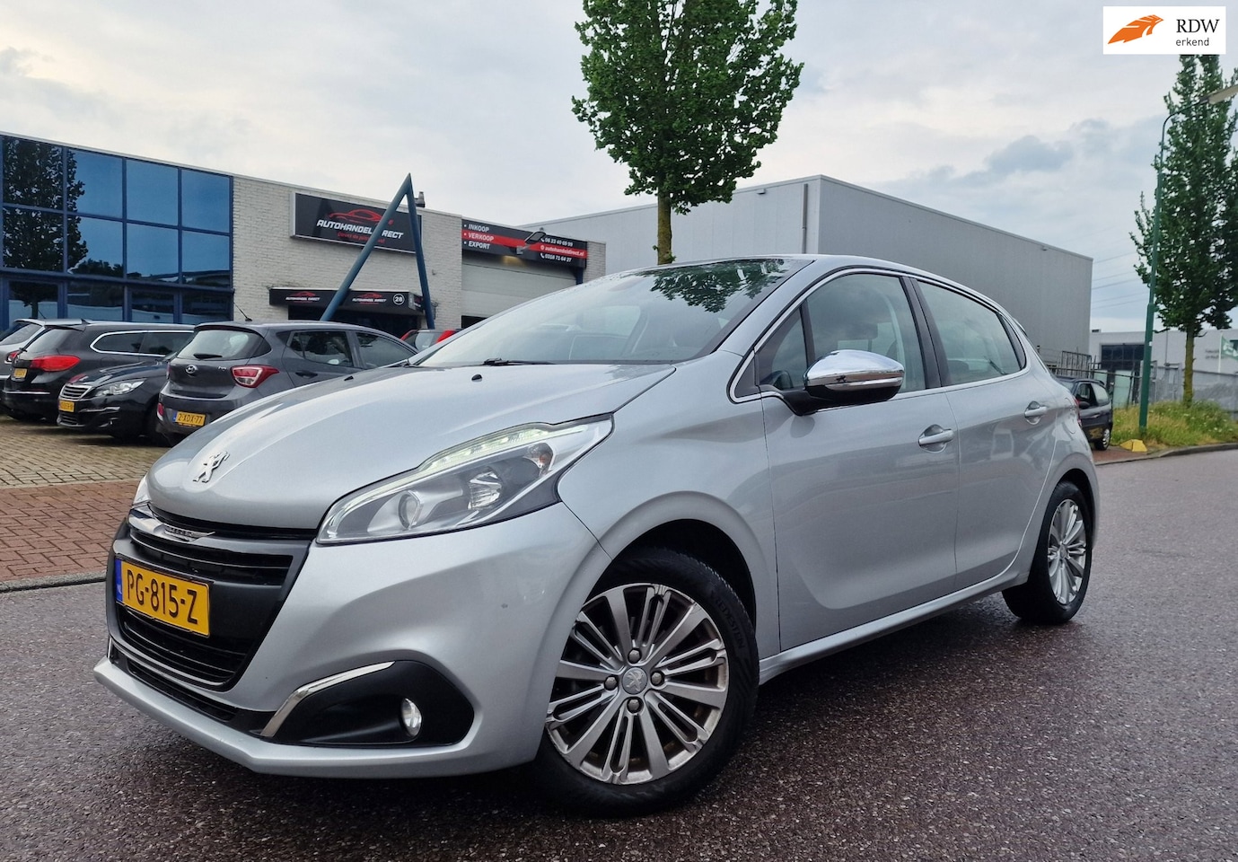 Peugeot 208 - 1.2 PureTech Blue Executive NAVI PSENSOR CRUISE 2 X SLEUTELS - AutoWereld.nl