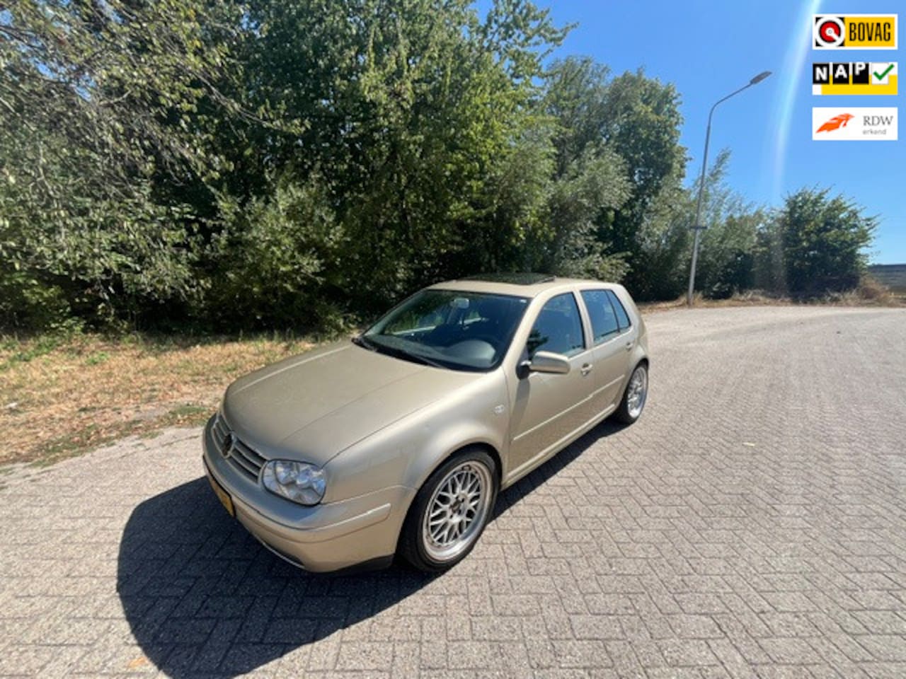 Volkswagen Golf - 2.0 Highline Automaat Navi Airco Trekhaak - AutoWereld.nl
