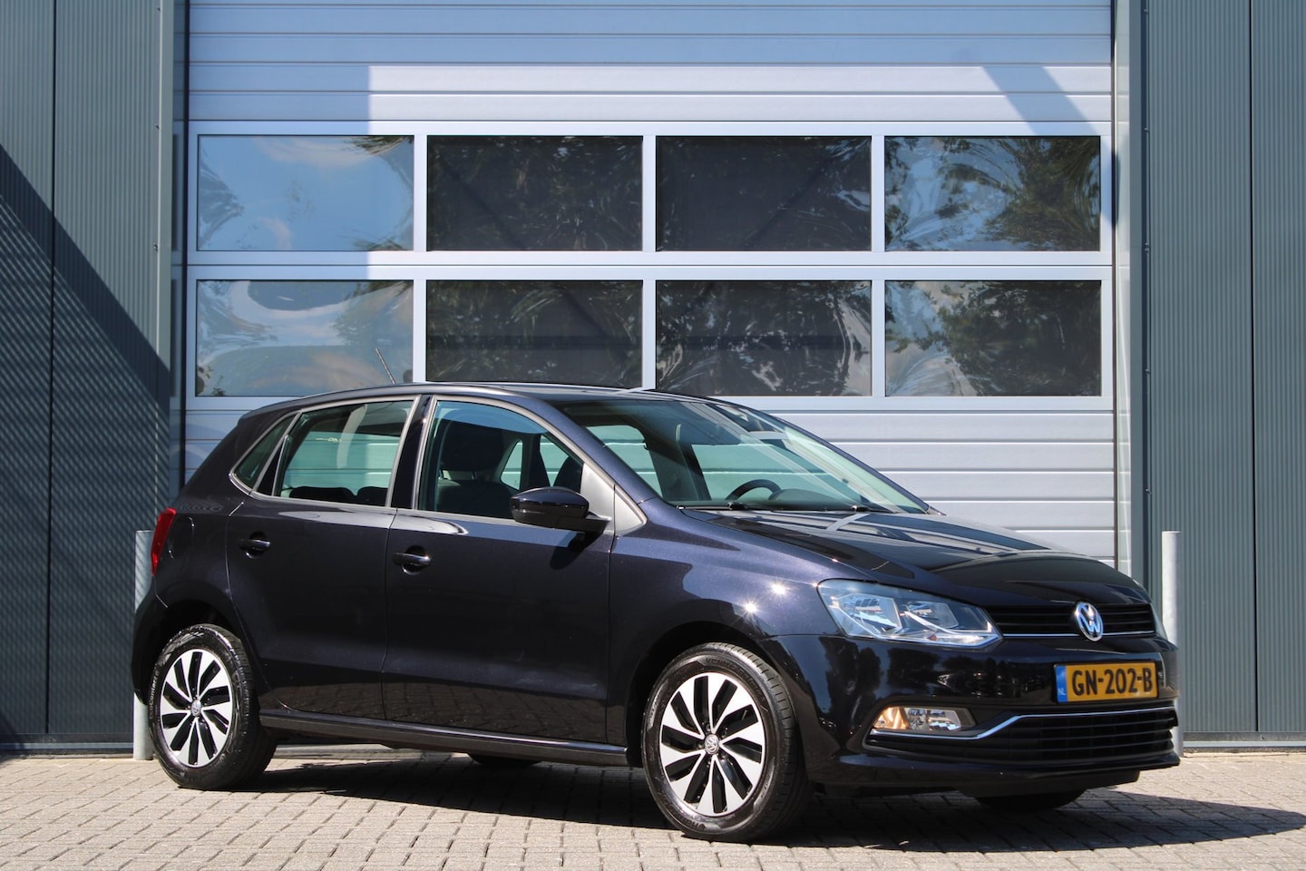 Volkswagen Polo - 1.2 TSI Comfortline 5-Deurs Airco/Cruise/Elek.Ramen/C.V./RadioCD.AUX/15"LM/Isofix/APK:29-0 - AutoWereld.nl