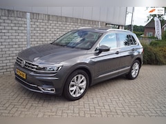 Volkswagen Tiguan - 1.5 TSI ACT Highline Autom Panodak Alcantara Navi Camera Clima Apple Carplay Adaptieve Cru