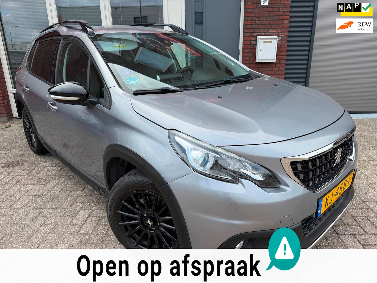 Peugeot 2008 - 1.2 PureTech GT-line / Leder / PDC / Navi / Cruise / Clima - AutoWereld.nl