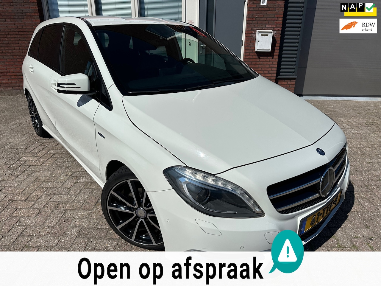 Mercedes-Benz B-klasse - 180 Ambition / Navi / Leder / PDC / Cruise - AutoWereld.nl