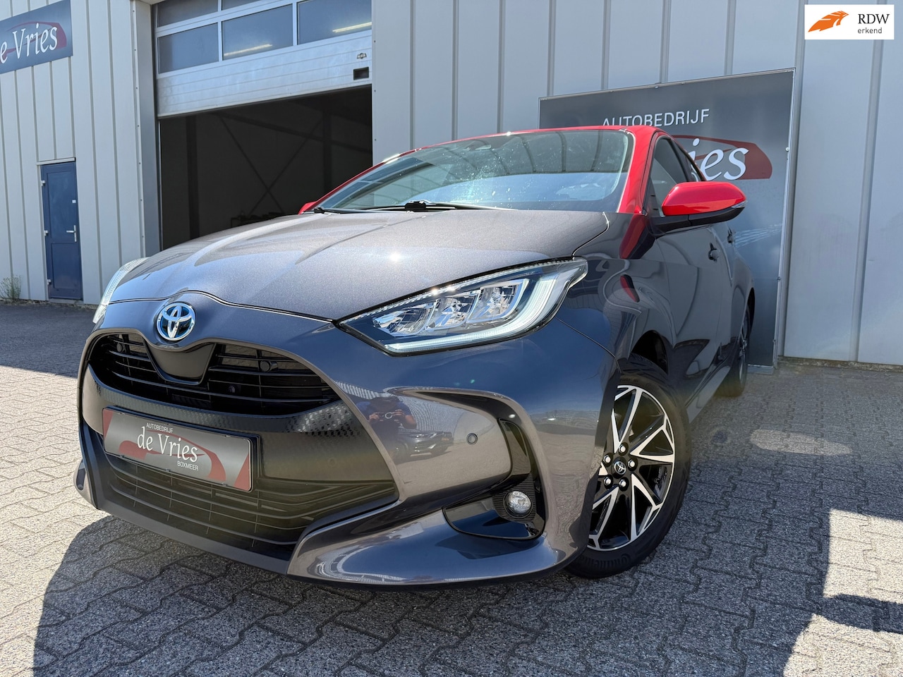 Toyota Yaris - 1.5 Hybrid Executive Two-Tone / Airco / Cruise Control / Achteruit rij camera / Bleutooth - AutoWereld.nl