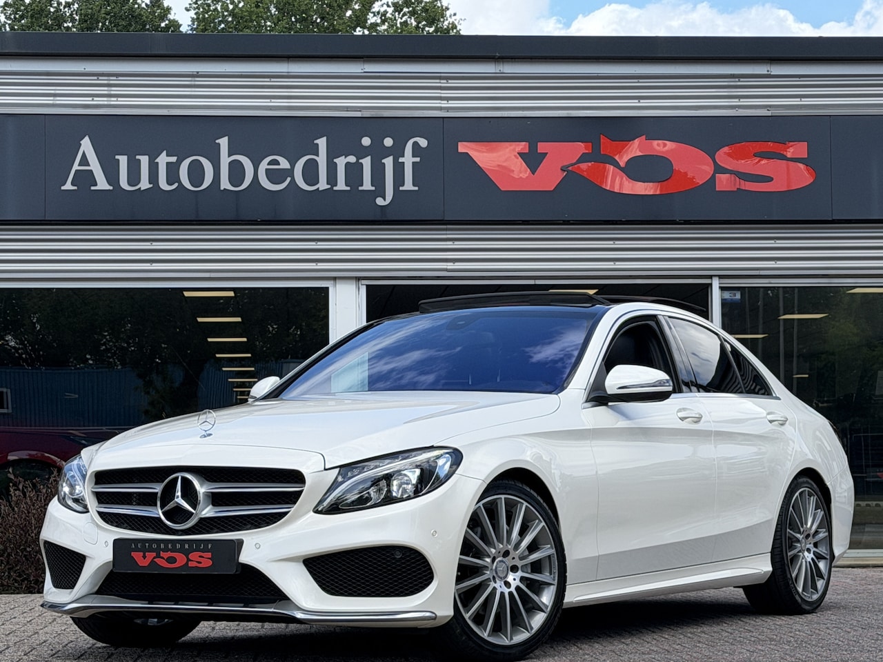 Mercedes-Benz C-klasse - 180 | AMG-Line | Panodak | Leder | Trekhaak | NL auto! - AutoWereld.nl