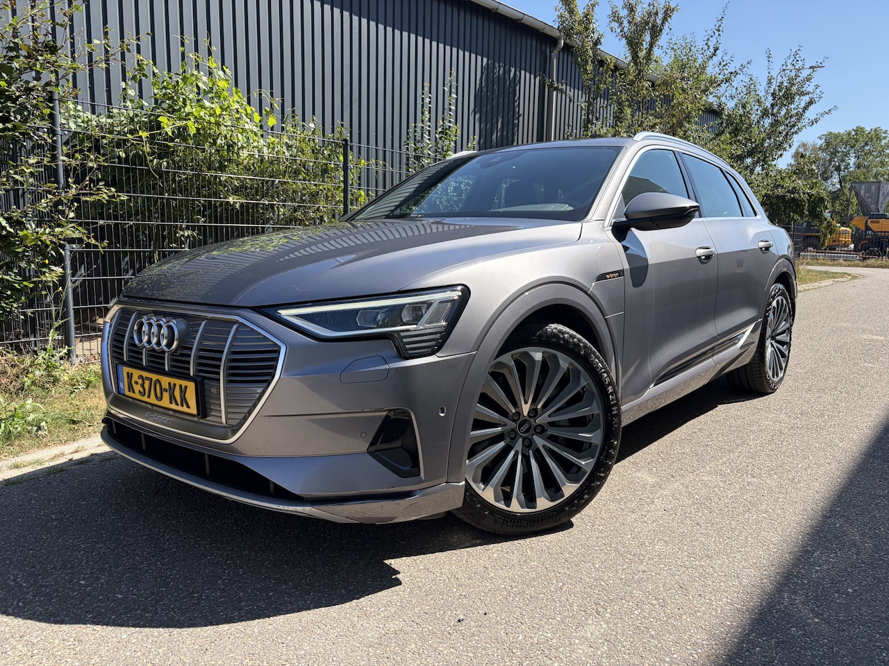 Audi e-tron - 50 quattro Business edition Plus 71 kWh / PANORAMADAK / LEER / TREKHAAK / SOH 90% / 69dkm! - AutoWereld.nl