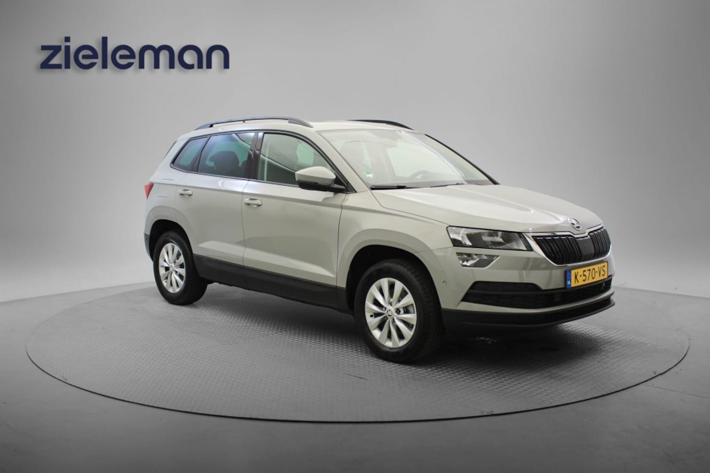 Skoda Karoq - 1.0 TSI Business Edition - Panorama, Carplay, Lichtmetalen Velgen, Digitaal Cockpit - AutoWereld.nl