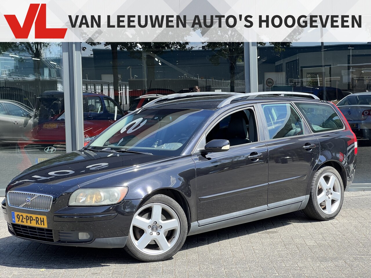 Volvo V50 - 2.4i Momentum | Lees tekst | Airco | Cruise | Trekhaak - AutoWereld.nl