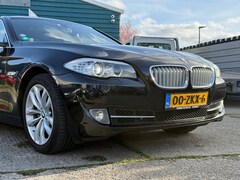 BMW 5-serie - 520i High EXE Aut8 | NAP | APK 03-27 | Nw. ketting