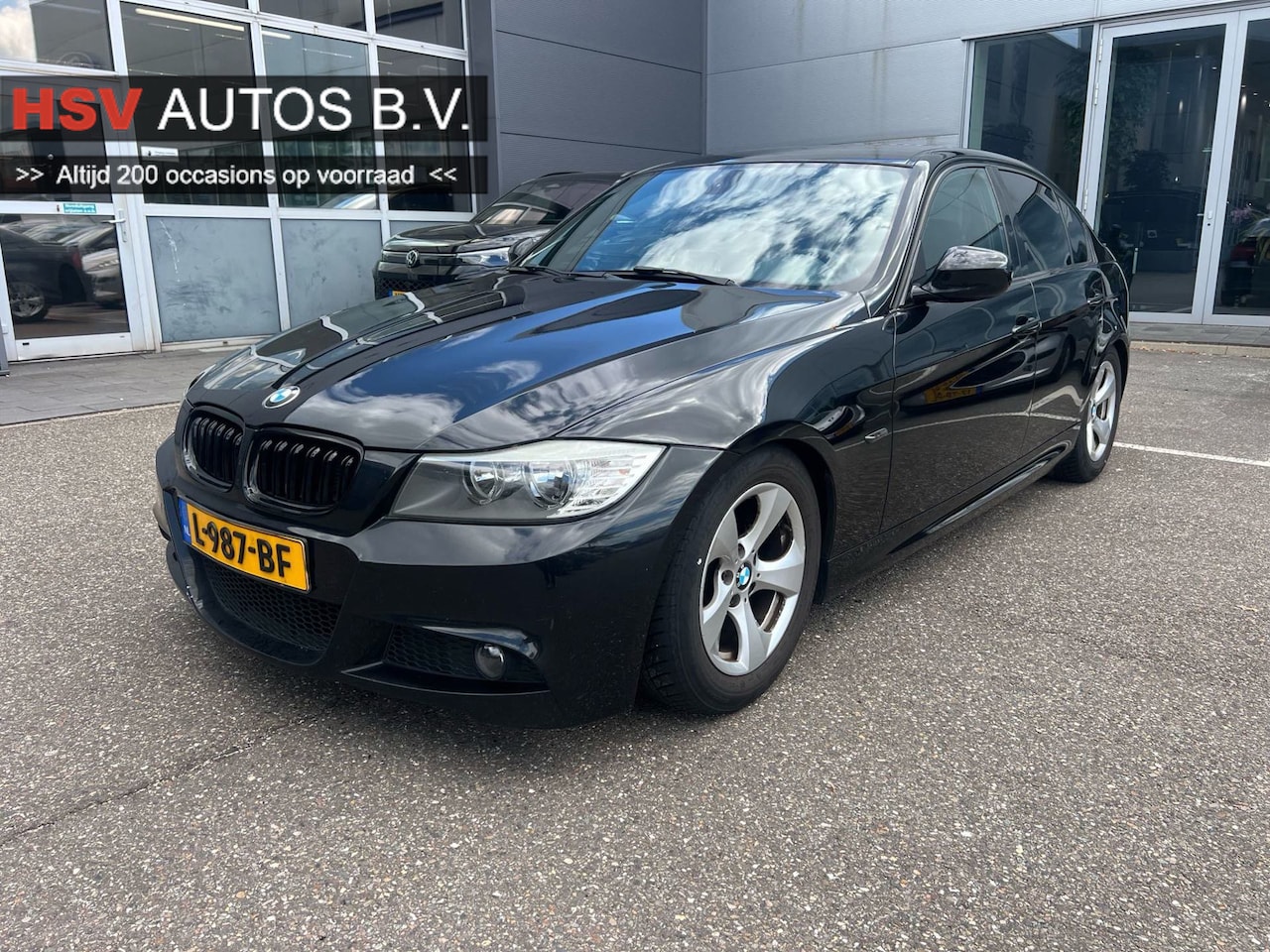 BMW 3-serie - 320i Executive M-sport airco LM cruise - AutoWereld.nl