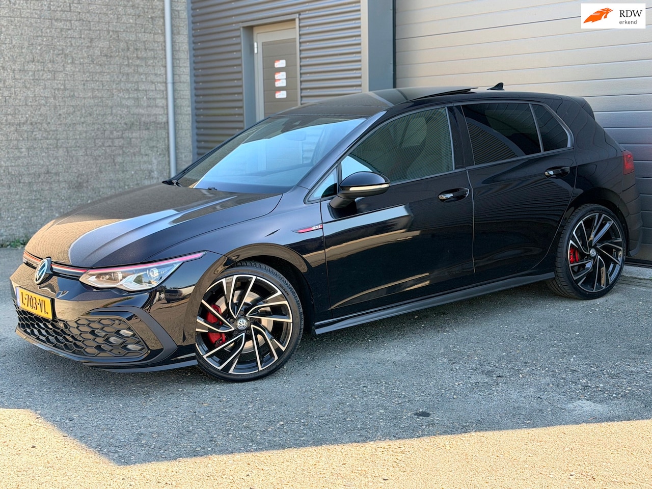 Volkswagen Golf - 2.0 TSI GTI| PANO | IQ LIGHT - AutoWereld.nl