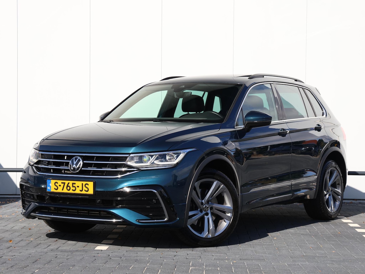Volkswagen Tiguan - 1.4 TSI eHybrid R-Line Business+ 245pk DSG | Panoramadak | Trekhaak | LED Matrix | Stoel- - AutoWereld.nl