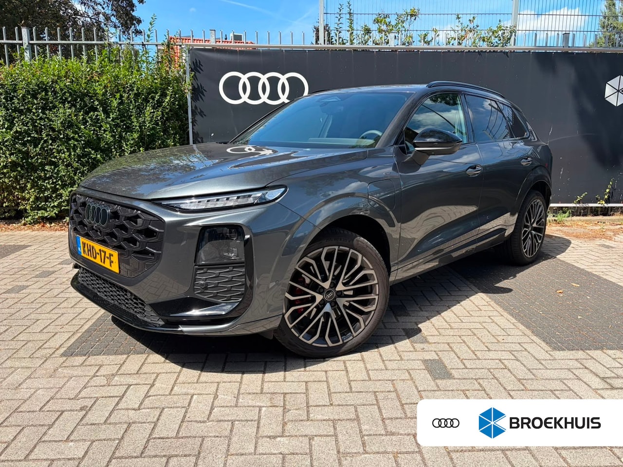 Audi Q3 - 1.5 e-hybrid S edition | Panoramadak | 20 inch | Tech Pro | Matrix led koplampen - AutoWereld.nl