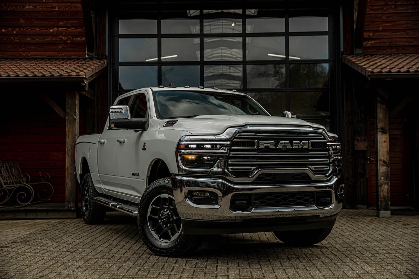 Dodge Ram 2500 - laramie 6.7L Cummins black edition Dodge RAM 2500 laramie 6.7L Cummins Garantie 4 jaar tot - AutoWereld.nl