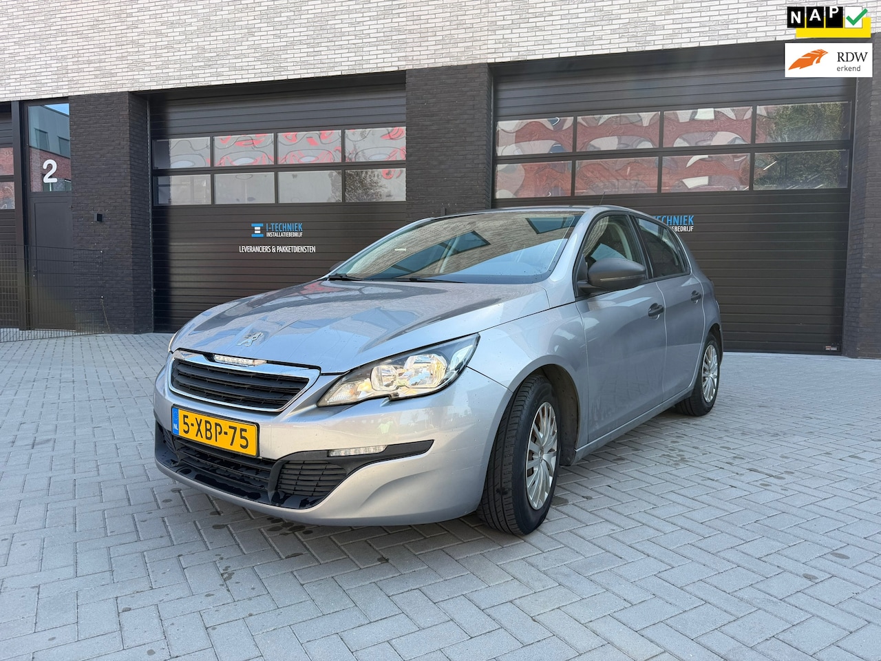Peugeot 308 - 1.2 VTi Access 1.2 VTi Access - AutoWereld.nl