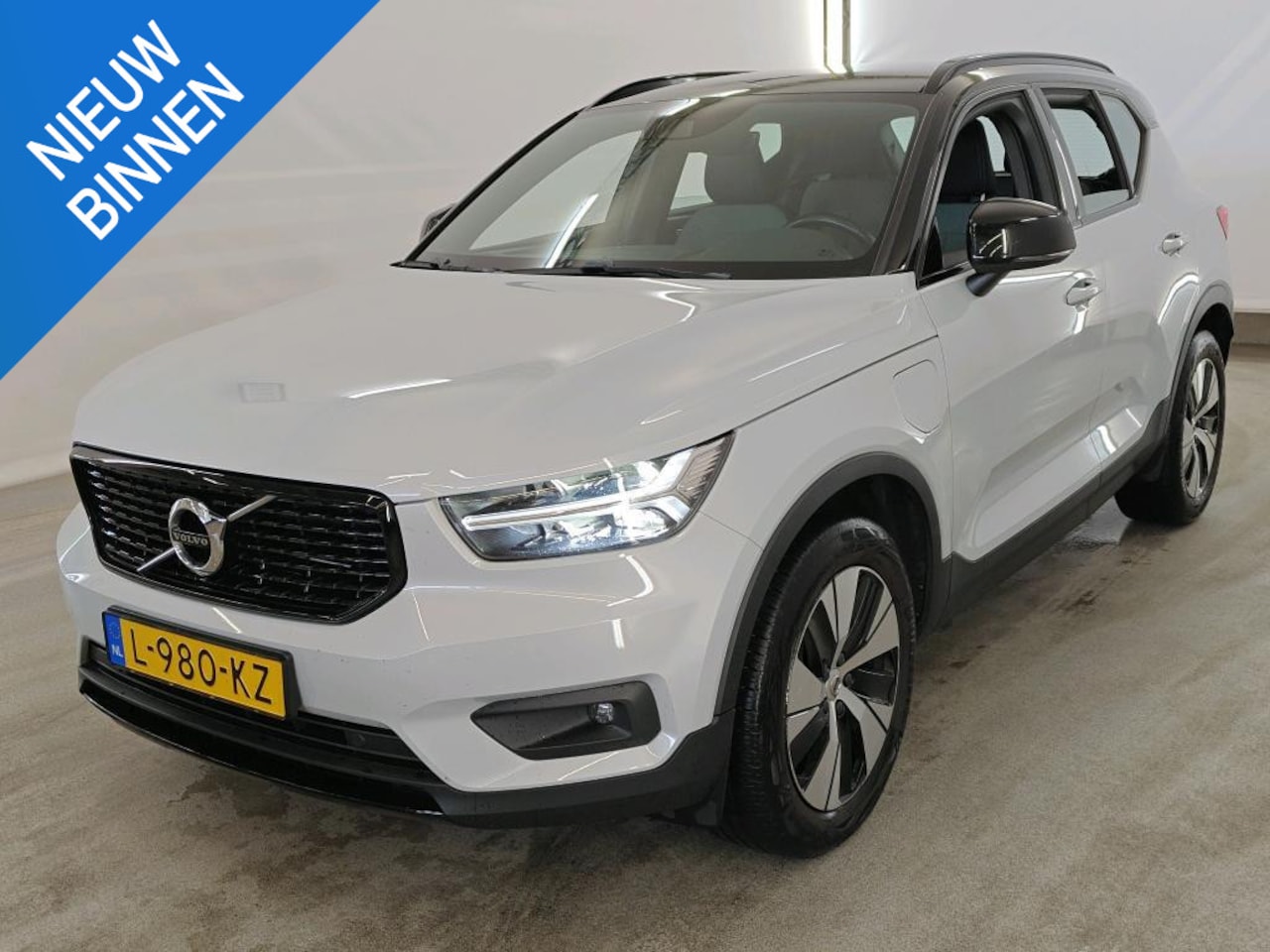 Volvo XC40 - 1.5 T4 RECHARGE R-DESIGN EXPRESSION (92% SOH) I AUTOMAAT I TREKHAAK I APPLE CARPLAY I ADAP - AutoWereld.nl