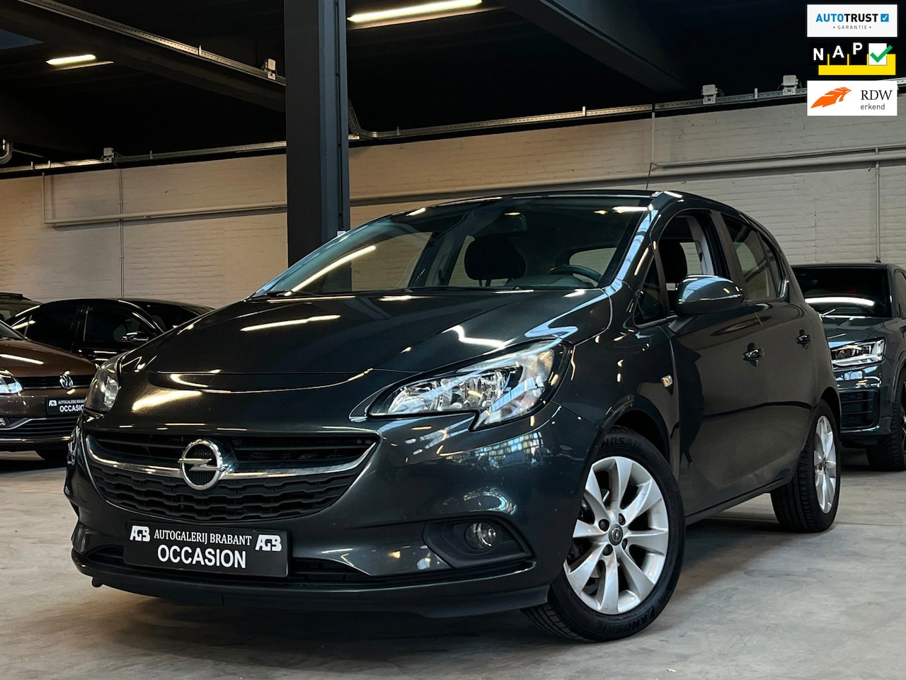 Opel Corsa - 1.4 Favourite Carplay/Cruise/PDC/Navi - AutoWereld.nl