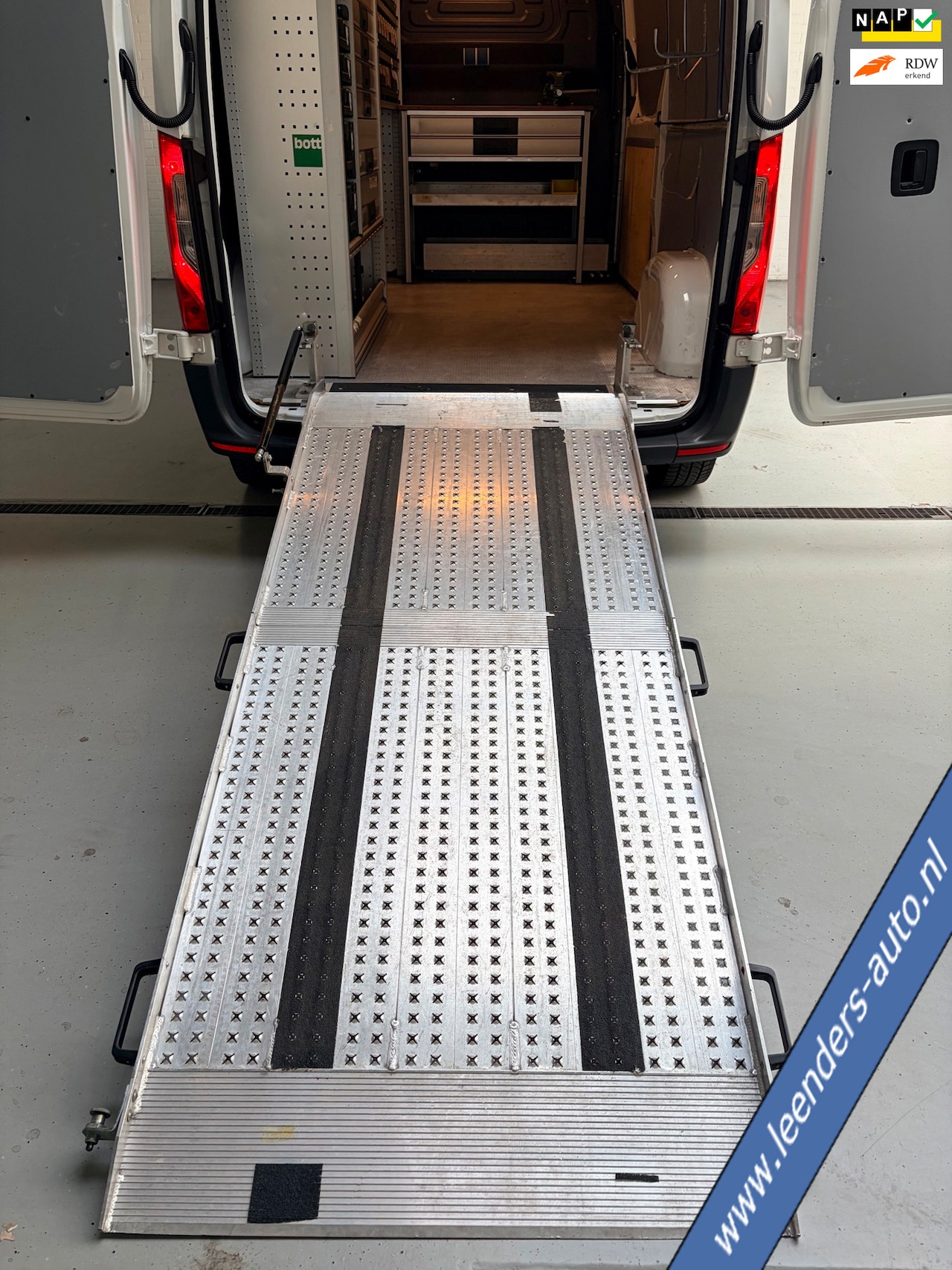 Mercedes-Benz Sprinter - Servicewagen Automaat 311 2.2 CDI euro6 L2H2 3Persoons, Inrichting, Omvormer V230, Oprijpl - AutoWereld.nl