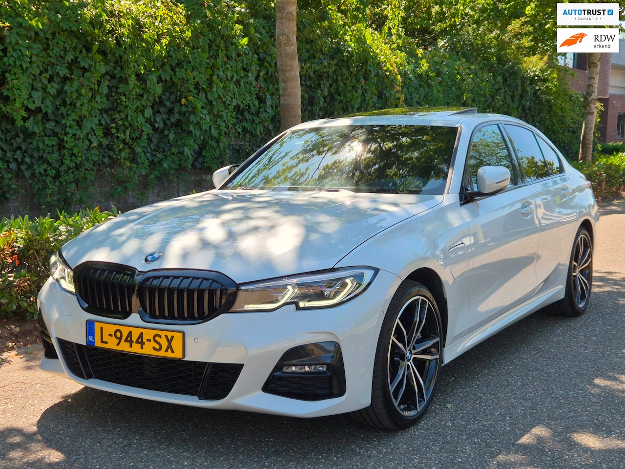 BMW 3-serie - G20 M Sport 330e High Executive HUD Schuifdak Camera CarPlay Keyless 19inch velgen H&K Stu - AutoWereld.nl