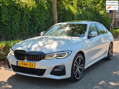 BMW 3-serie - G20 M Sport 330e High Executive HUD Schuifdak Camera CarPlay Keyless 19inch velgen H&K Stu