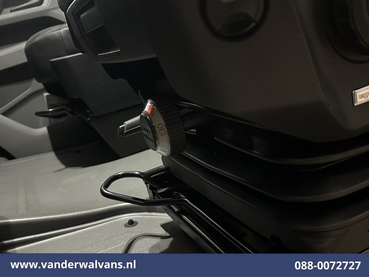 Volkswagen Crafter - 2.0 TDI L3H2 L2H1 Euro6 Airco | Chauffeursstoel | Verwarmde voorruit Parkeersensoren - AutoWereld.nl