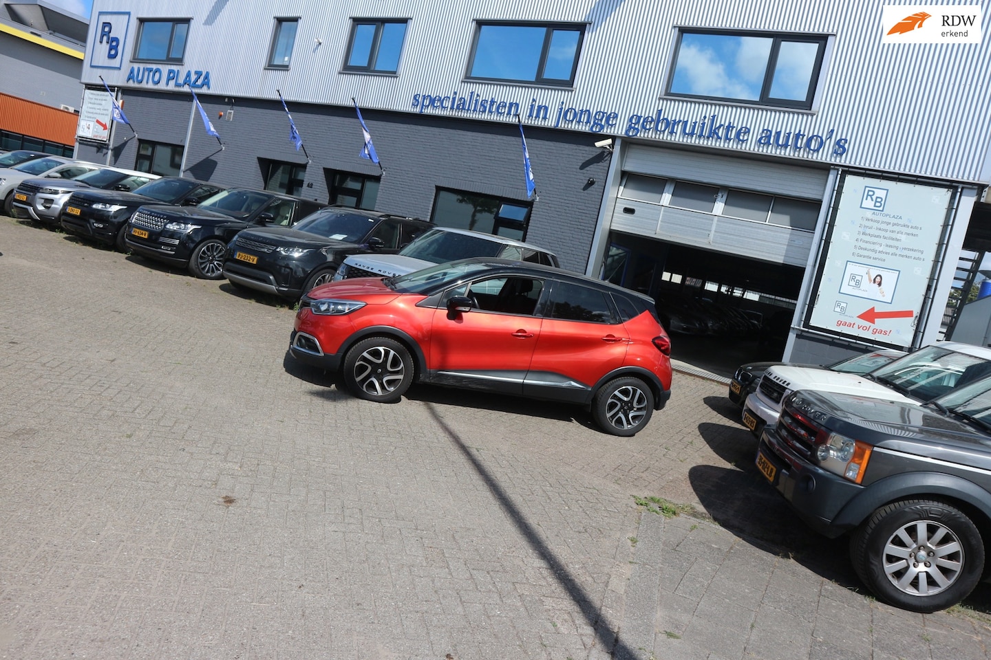 Renault Captur - 0.9 TCe Helly Hansen / Full Options / RED PACK ! ! ! - AutoWereld.nl