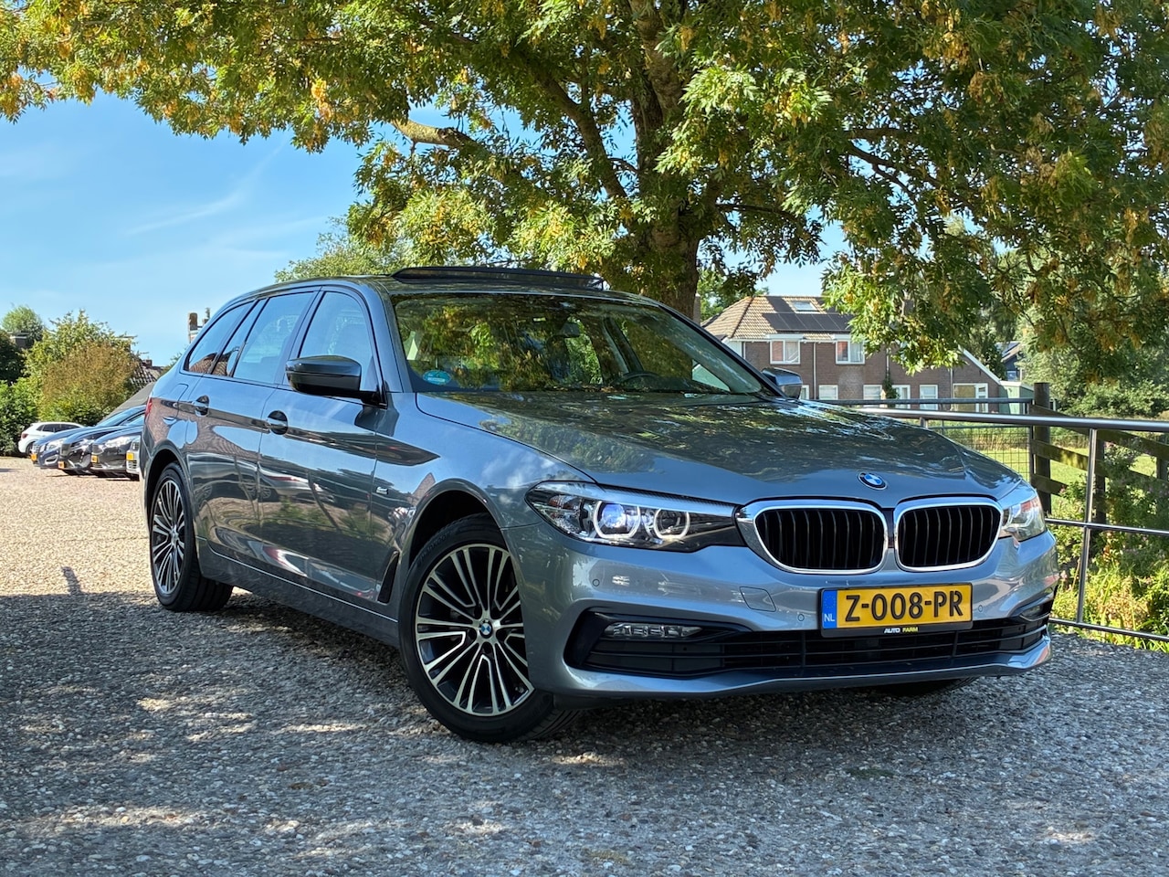 BMW 5-serie Touring - 520d High Executive | Pano + Head up + Trekhaak Nu € 14.975,-!!! - AutoWereld.nl