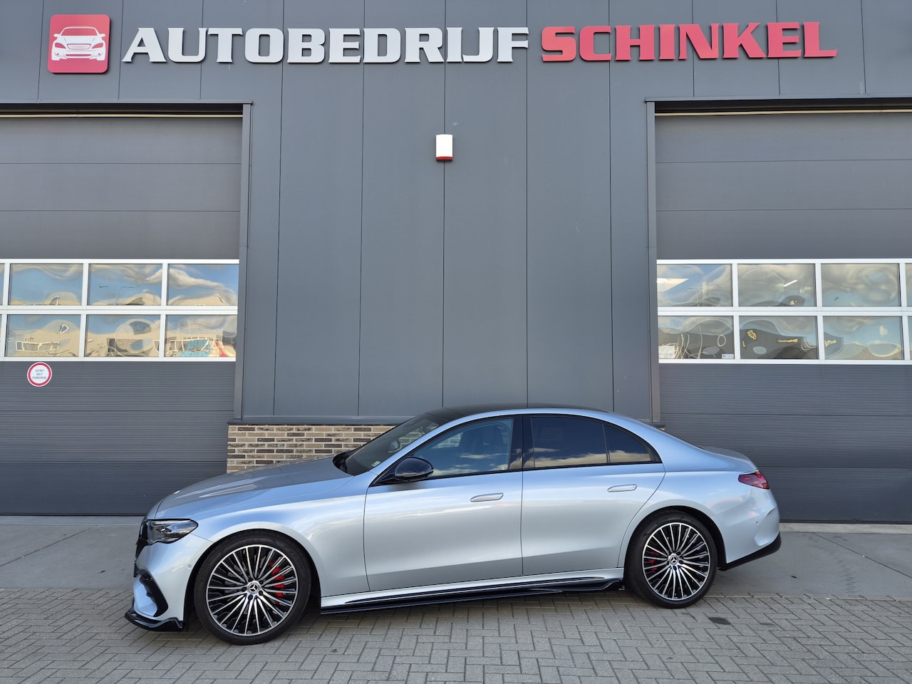 Mercedes-Benz E-klasse - 200 AMG PAKKET,PANO,360 CAMERA,SFEERVERLICHTING,20 INCH VELGEN - AutoWereld.nl