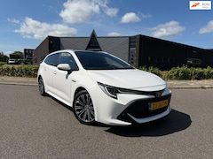 Toyota Corolla Touring Sports - 2.0 Hybrid Style | Panoramadak | Camera | Navigatie | Lichtmetalen-Velgen | Trekhaak | LED