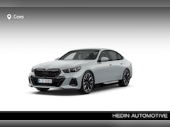 BMW 5-serie - 530e M Sport Pro Edition Trekhaak | Innovation Pack | Travel Pack | Comfort Pack