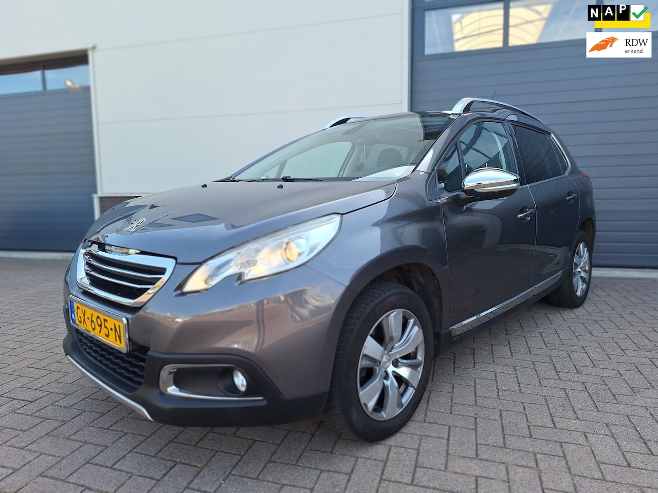 Peugeot 2008 - | 1.2 PureTech Allure | Automaat | panodak | Airco | Navigatie |Stoelverwarming | Cruise c - AutoWereld.nl