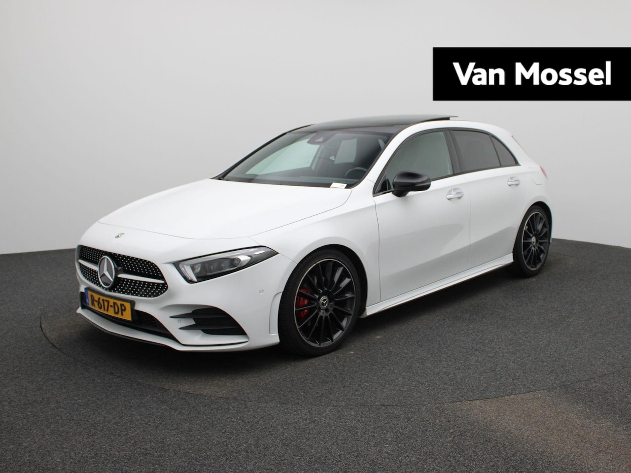 Mercedes-Benz A-klasse - 180 Premium Plus | Automaat | Schuifdak | LED Koplampen | Sfeerverlichting | Getint Glas | - AutoWereld.nl