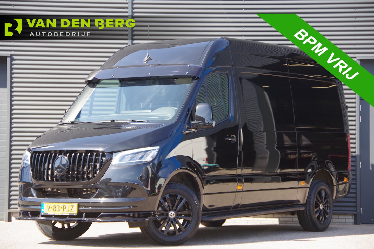 Mercedes-Benz Sprinter - 319 3.0 CDI L2H2 3-ZITS, AUT. LED, 3.5T TREKHAAK, MBUX 10'', STANDKACHEL, CAMERA, NAVI, CR - AutoWereld.nl