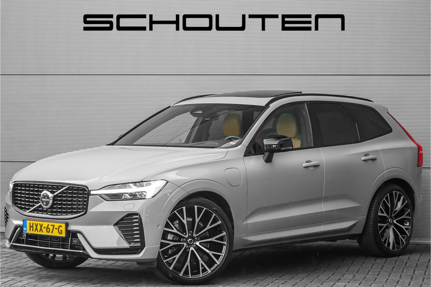 Volvo XC60 - 2.0 T8 Plug-in hybrid AWD Plus Dark Pano ACC Trekhaak 22" - AutoWereld.nl