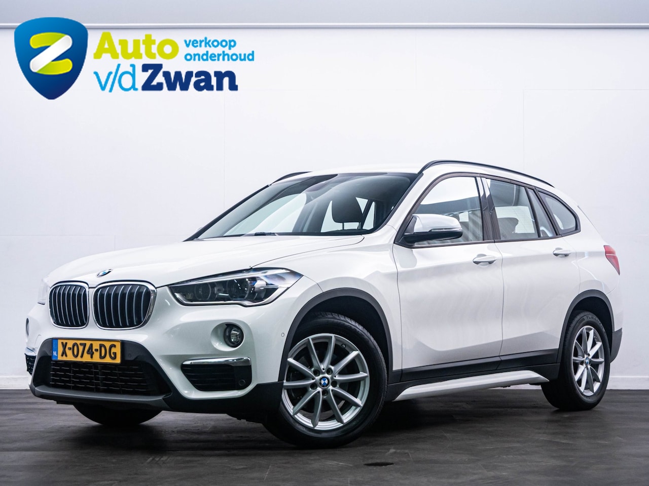 BMW X1 - SDrive18i High Executive Edition M-Pakket|PDC|Navi! - AutoWereld.nl