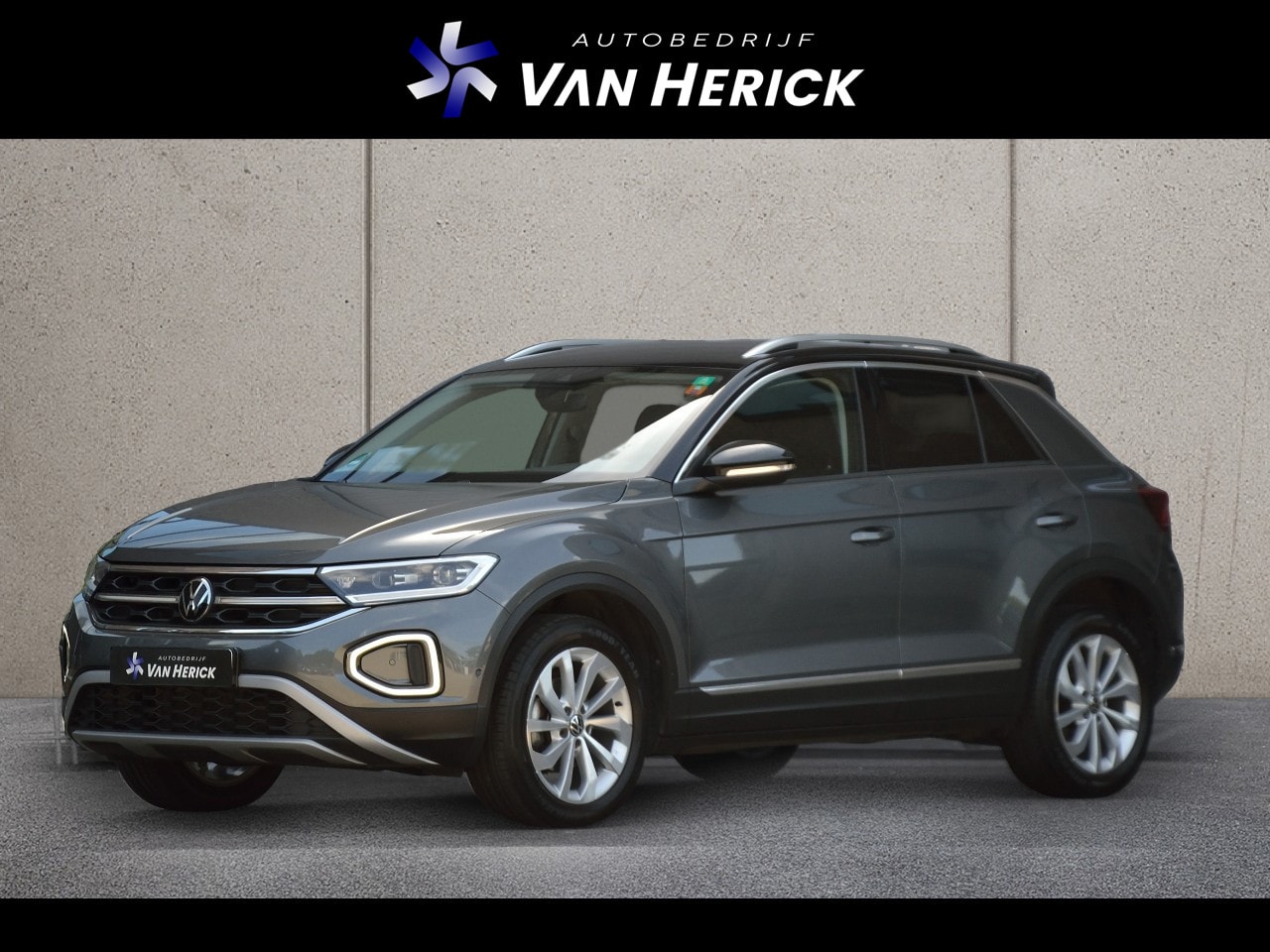 Volkswagen T-Roc - 1.5 TSI Style 150PK Automaat | IQ Light | ACC | Side Assist | Navigatie - AutoWereld.nl