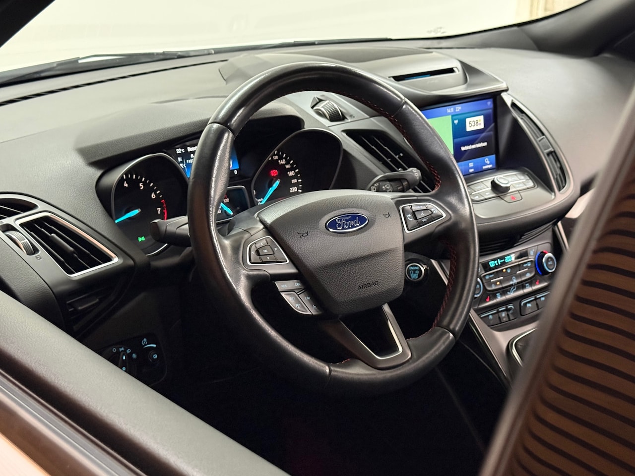 Ford Kuga - 1.5 EcoBoost ST Line | 150 PK | Winterpakket | Handgeschakeld | Panoramadak | 19" | Naviga - AutoWereld.nl