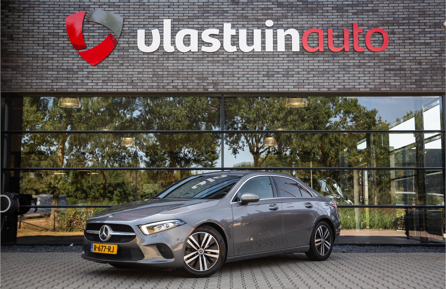 Mercedes-Benz A-klasse - 180 Premium Plus 180 Premium Plus , Adaptive cruise control, Sfeerverlichting, Stoelverwarming, Achteruitri - AutoWereld.nl