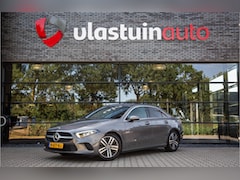 Mercedes-Benz A-klasse - 180 Premium Plus , Adaptive cruise control, Sfeerverlichting, Stoelverwarming, Achteruitri