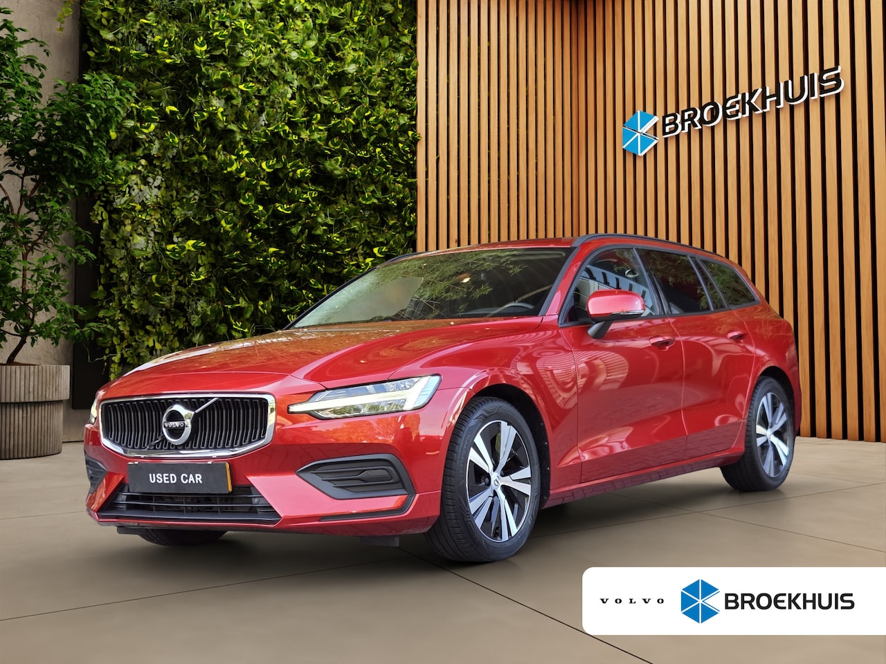 Volvo V60 - 2.0 B3 Momentum | 1e Eigenaar | Dealer onderhouden | Trekhaak | Camera | Stuur/stoelverwar - AutoWereld.nl
